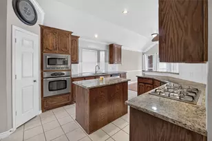 2848 Gillespie Ln, Grand Prairie, TX 75052 - Photo 12