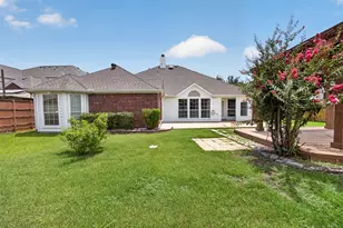 2848 Gillespie Ln, Grand Prairie, TX 75052 - Photo 32