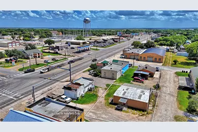 105 W Highway 82, Nocona, TX 76255 - Photo 2