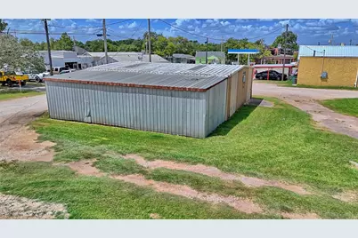 105 W Highway 82, Nocona, TX 76255 - Photo 4