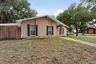 433 Solitude Dr, Garland, TX 75043 - Photo 2