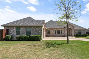 400 Hummingbird Trail, Crowley, TX 76036 - Photo 2
