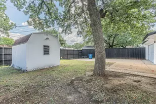 1214 Winterwood Dr, Lewisville, TX 75067 - Photo 36