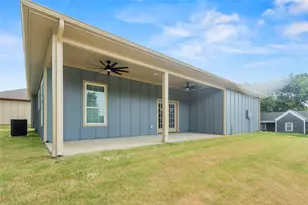 401 S 4th St, Bonham, TX 75418 - Photo 24