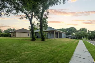 401 S 4th St, Bonham, TX 75418 - Photo 26
