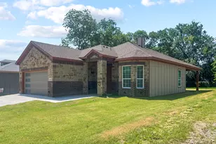 403 S 4th St, Bonham, TX 75418 - Photo 2