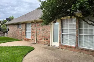 312 Moss Hill Rd, Irving, TX 75063 - Photo 2