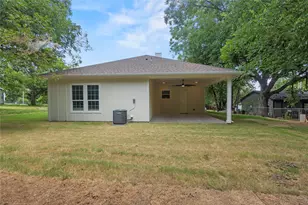 613 S 5th St, Bonham, TX 75418 - Photo 16