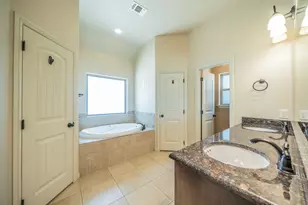 1812 Rockview Dr, Granbury, TX 76049 - Photo 12