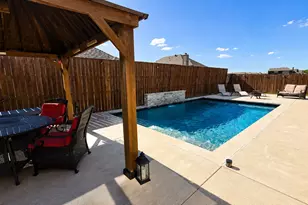 1917 Sunflower Dr, Glenn Heights, TX 75154 - Photo 8