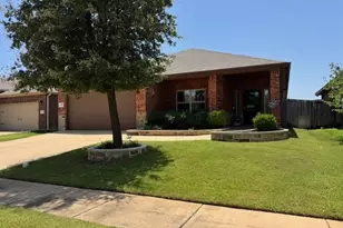 1120 Sierra Blanca Dr, Fort Worth, TX 76028 - Photo 2