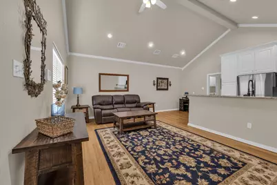 691 Park Street, McGregor, TX 76657 - Photo 4