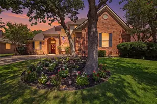 1395 Clear Creek Dr, Lewisville, TX 75067 - Photo 2