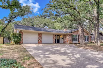 624 Hillview Drive, Hurst, TX 76054 - Photo 2