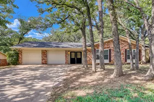 624 Hillview Dr, Hurst, TX 76054 - Photo 1