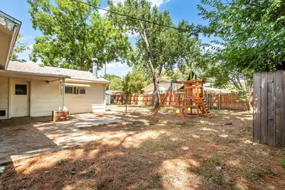3009 W 11th Street, Irving, TX 75060 - Photo 32