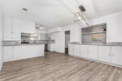 3009 W 11th Street, Irving, TX 75060 - Photo 8