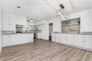 3009 W 11th St, Irving, TX 75060 - Photo 8