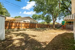 3009 W 11th St, Irving, TX 75060 - Photo 36