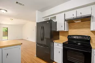 6819 W Cleburne Rd, Fort Worth, TX 76133 - Photo 10