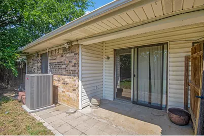 6819 W Cleburne Road, Fort Worth, TX 76133 - Photo 20