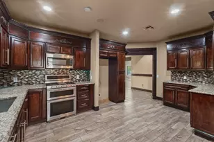3030 Weisenberger Dr, Dallas, TX 75212 - Photo 10