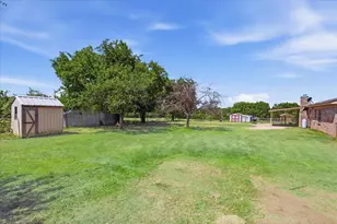 892 Highland Cir, Springtown, TX 76082 - Photo 32