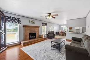 892 Highland Cir, Springtown, TX 76082 - Photo 4