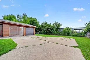 8312 Charles St, Greenville, TX 75402 - Photo 36