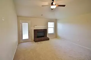 2816 Park Springs Dr, Grand Prairie, TX 75052 - Photo 4