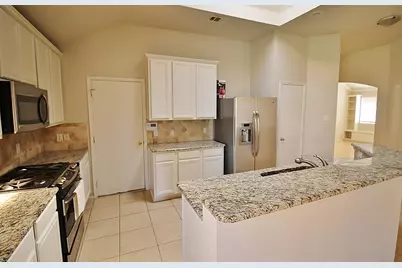 2816 Park Springs Drive, Grand Prairie, TX 75052 - Photo 8