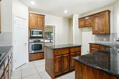 5231 Woodfield Drive, Grand Prairie, TX 75052 - Photo 14