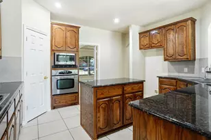 5231 Woodfield Dr, Grand Prairie, TX 75052 - Photo 14