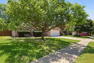 2771 Oakdale Dr, Burleson, TX 76028 - Photo 2