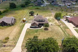 8909 County Rd 915, Godley, TX 76044 - Photo 32