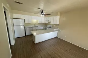 61 Runaway Bay Dr, Runaway Bay, TX 76426 - Photo 4