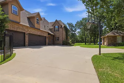 8220 Plum Creek Trail, Burleson, TX 76028 - Photo 4