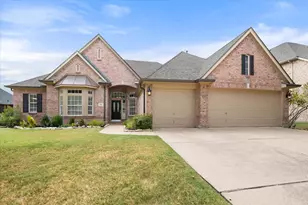 1815 Lakes Edge Blvd, Mansfield, TX 76063 - Photo 2