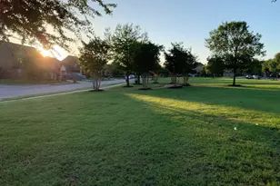 2321 Petunia Ln, Rowlett, TX 75089 - Photo 2