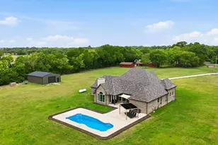 241 Rockett Ln, Pecan Hill, TX 75154 - Photo 2