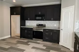 729 E Brown St, Cleburne, TX 76031 - Photo 6