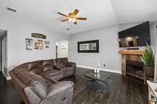 5751 Hunters Bend Ln, Dallas, TX 75249 - Photo 4