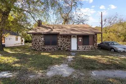 625 Denison Street, Gainesville, TX 76240 - Photo 2