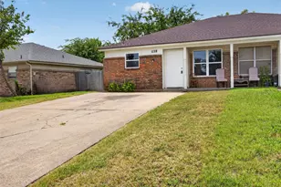 1128 Pleasant Valley Ln, Arlington, TX 76015 - Photo 2