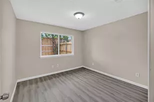 1128 Pleasant Valley Ln, Arlington, TX 76015 - Photo 18