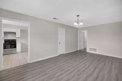 1128 Pleasant Valley Lane, Arlington, TX 76015 - Photo 6