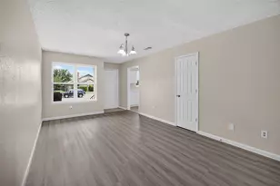 1128 Pleasant Valley Ln, Arlington, TX 76015 - Photo 4