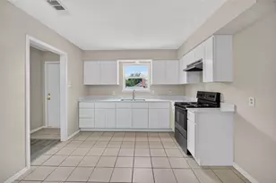 1128 Pleasant Valley Ln, Arlington, TX 76015 - Photo 8