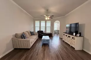 618 E Walcott St, Pilot Point, TX 76258 - Photo 4