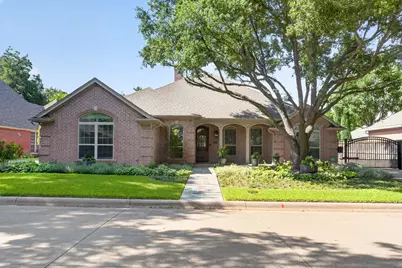 2832 Manorwood, Fort Worth, TX 76109 - Photo 2